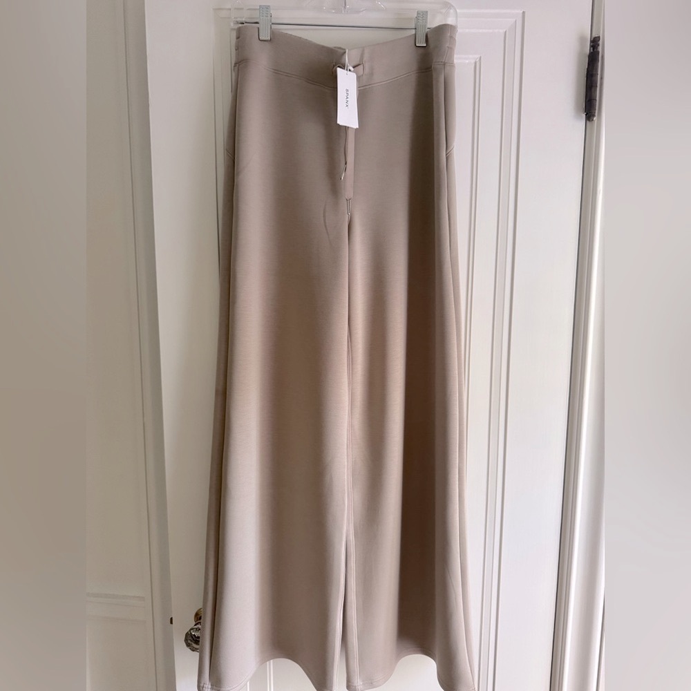 NWT Spanx wide leg air essentials pant in ashwood